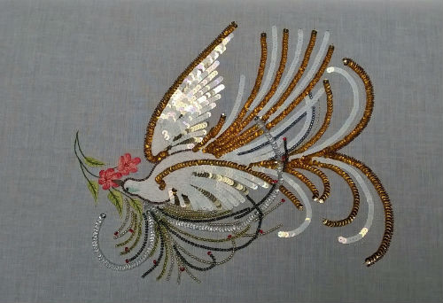 Colombe en broderie perlée et peinture à l`aiguille